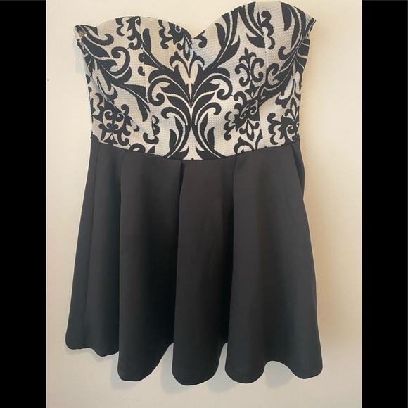 Strapless Black & white dress- Large - Picture 1 of 1